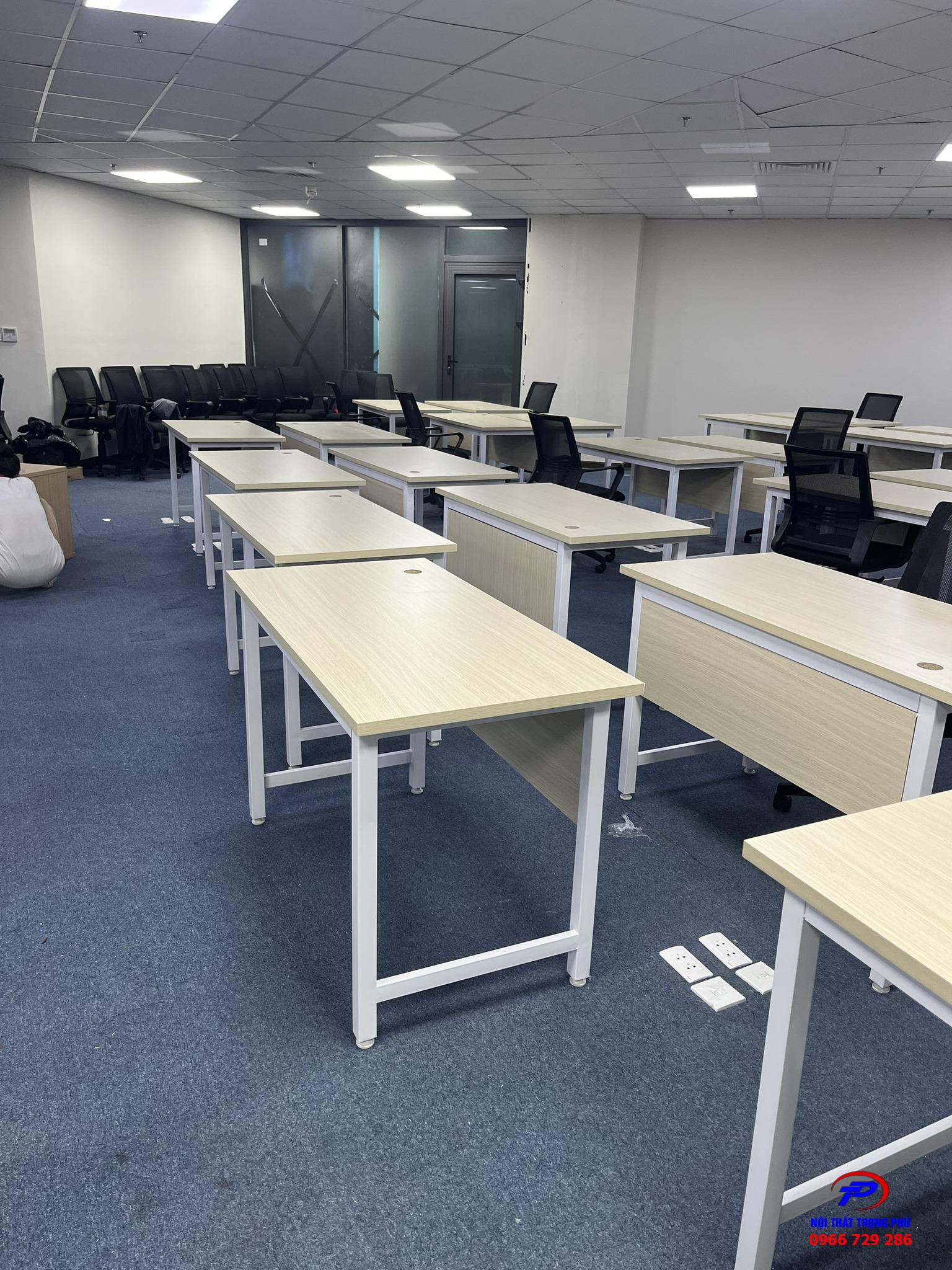 Bàn Làm Việc Chân Sắt Sơn Tĩnh Điện Có Yếm – Kích Thước 60x120cm