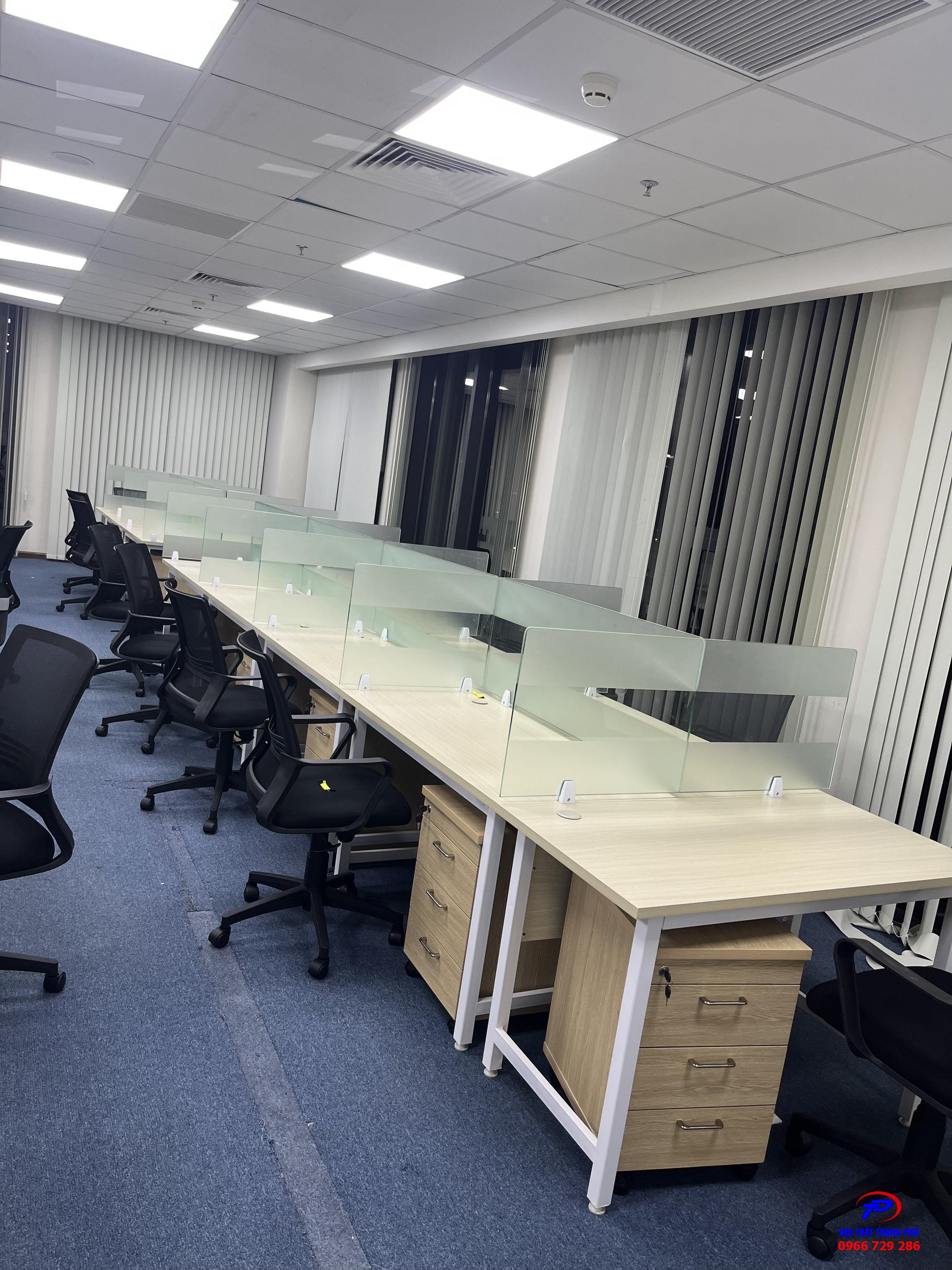 Bàn Làm Việc Chân Sắt Sơn Tĩnh Điện Có Yếm – Kích Thước 60x120cm