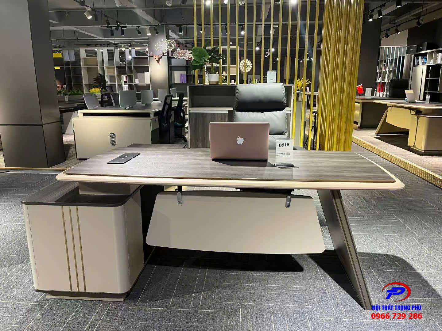 Bàn Giám Đốc Nhập Khẩu Nguyên Chiếc B918.2018 – Đẳng Cấp Lãnh Đạo Hiện Đại