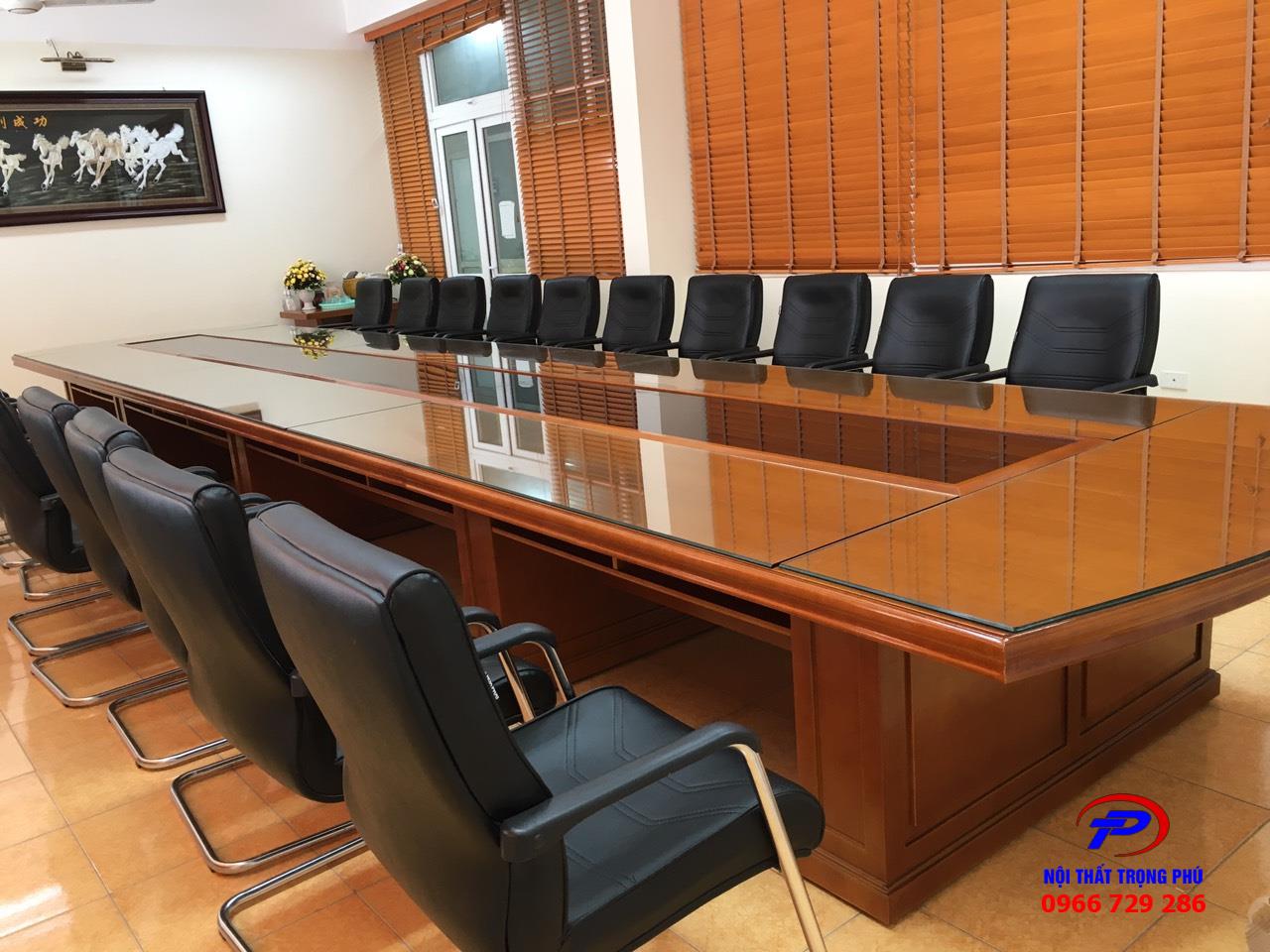 Ghế phòng họp chân quỳ đệm da SL719M - Hòa phát - the one
