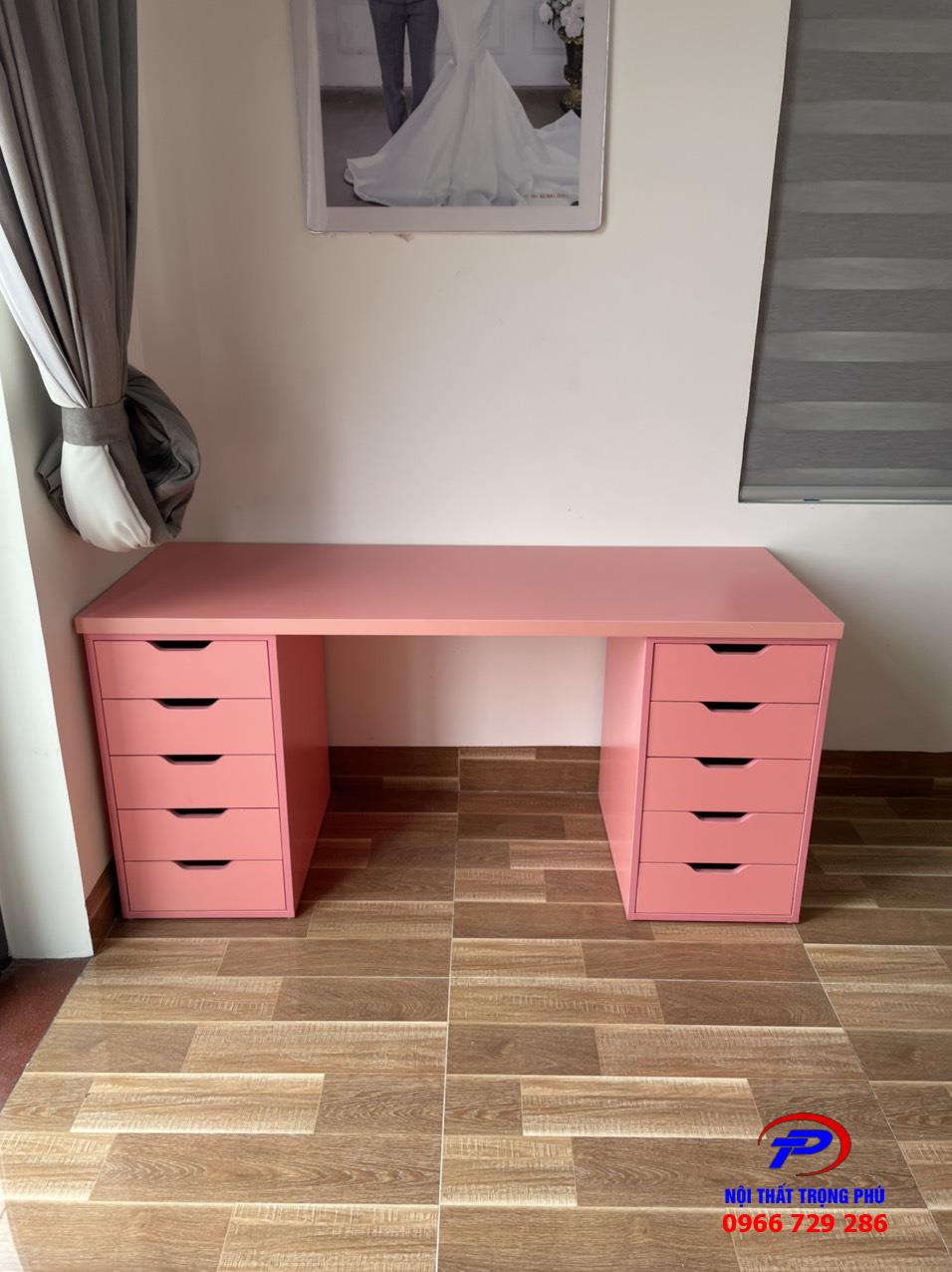 Bàn làm việc Gaming IKEA 2 hộc 60x180cm màu hồng toàn bộ