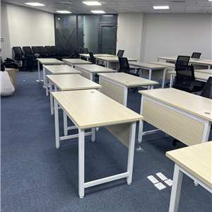 Bàn Làm Việc Chân Sắt Sơn Tĩnh Điện Có Yếm – Kích Thước 60x120cm