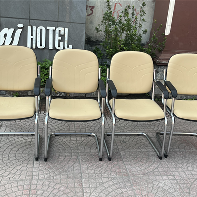Ghế phòng họp chân quỳ VT1M chân mạ đệm mút bọc da màu kem nội thất Hòa Phát - The one
