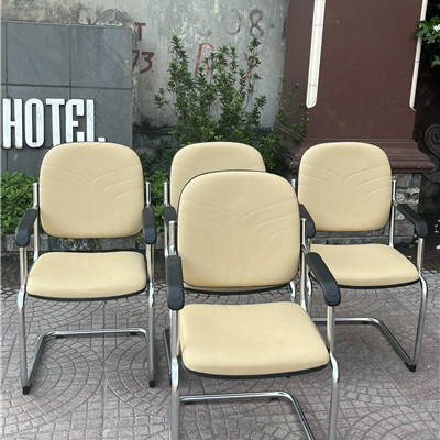 Ghế phòng họp chân quỳ VT1M chân mạ đệm mút bọc da màu kem nội thất Hòa Phát - The one