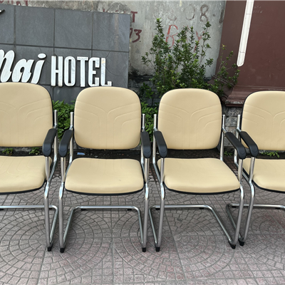 Ghế phòng họp chân quỳ VT1M chân mạ đệm mút bọc da màu kem nội thất Hòa Phát - The one