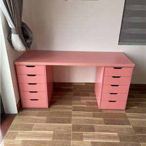 Bàn làm việc Gaming IKEA 2 hộc 60x180cm màu hồng toàn bộ