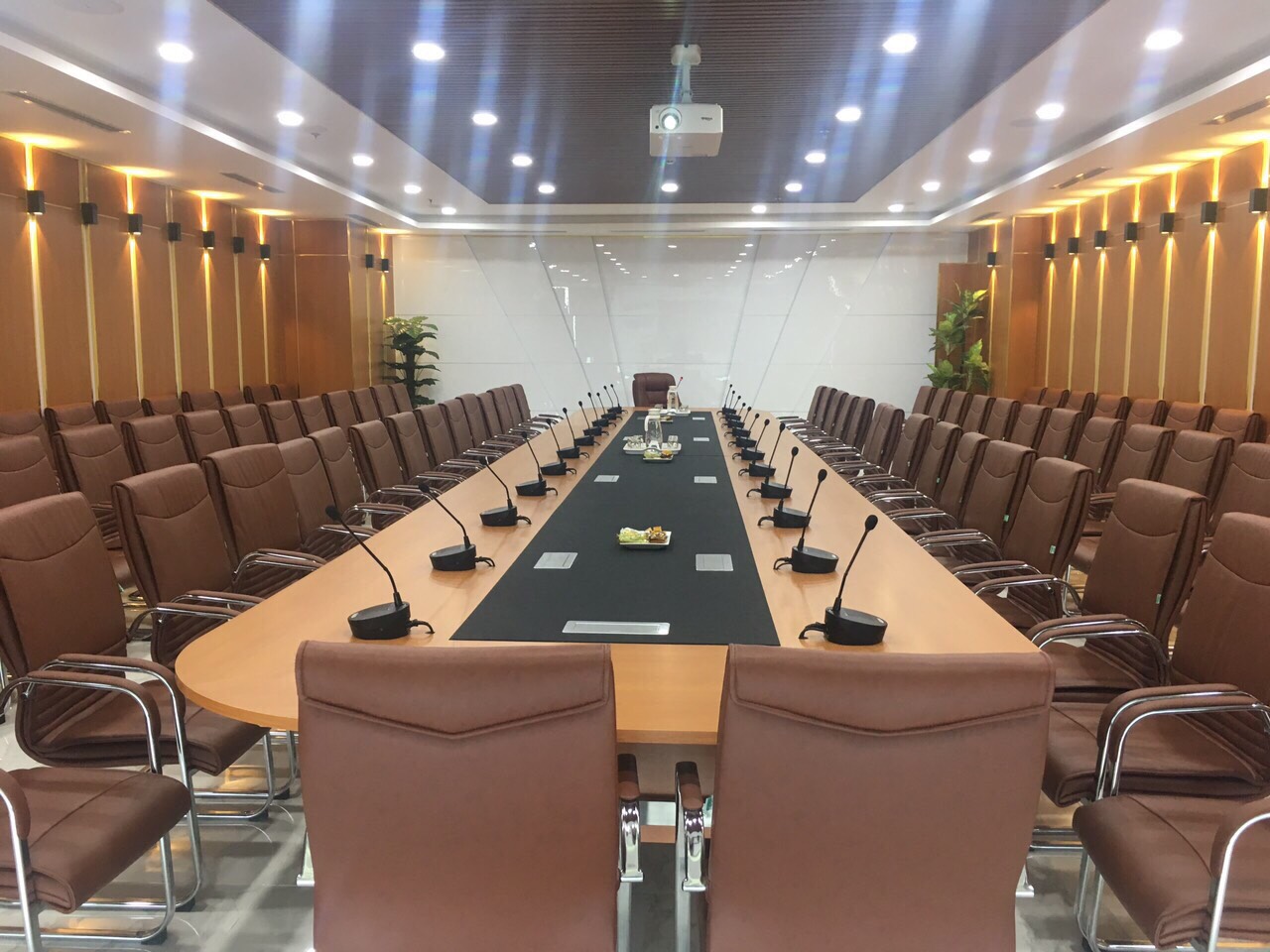 Bàn ghế phòng họp lớn- Bàn họp và ghế chân quỳ