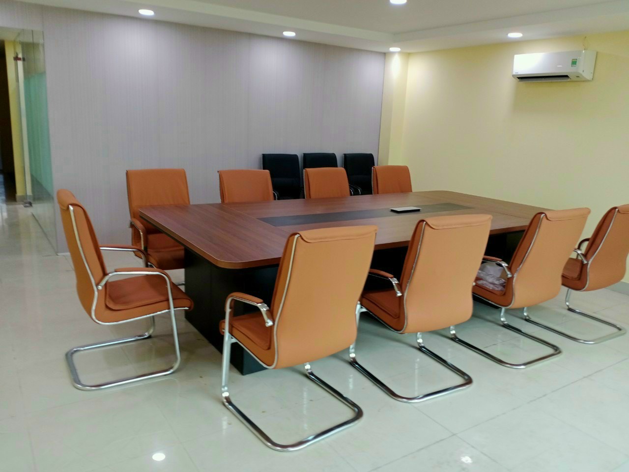 Bàn ghế phòng họp