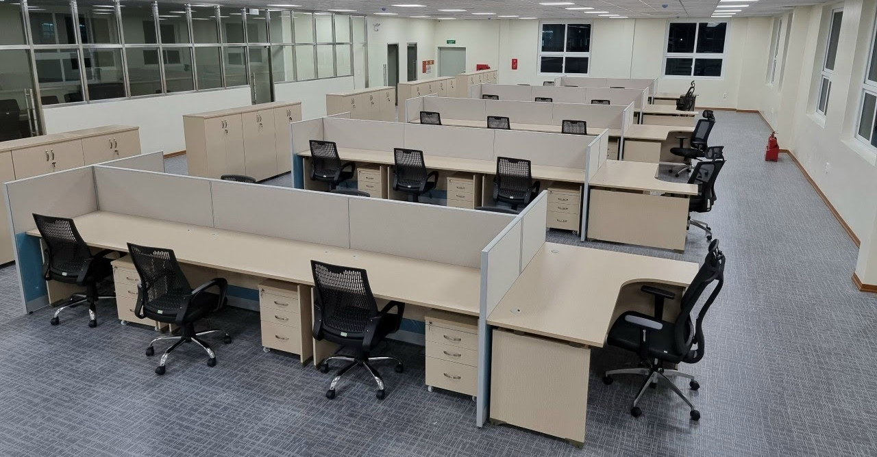 Cụm bàn ghế làm việc kèm vách ngăn